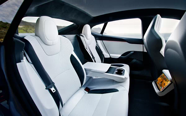   Tesla Model S Plaid - 2025
