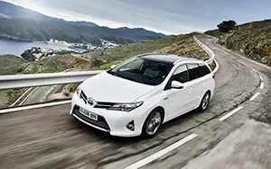   Toyota Auris Touring Sports Hybrid - 2013