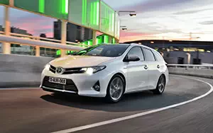   Toyota Auris Touring Sports Hybrid - 2013