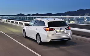   Toyota Auris Touring Sports Hybrid - 2013