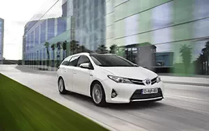   Toyota Auris Touring Sports Hybrid - 2013