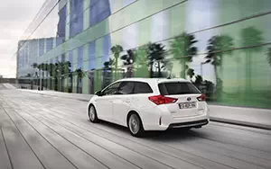   Toyota Auris Touring Sports Hybrid - 2013
