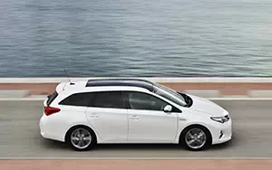   Toyota Auris Touring Sports Hybrid - 2013