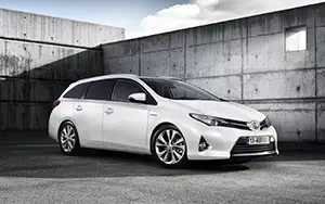   Toyota Auris Touring Sports Hybrid - 2013