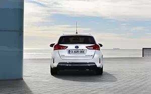   Toyota Auris Touring Sports Hybrid - 2013