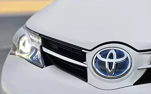   Toyota Auris Touring Sports Hybrid - 2013