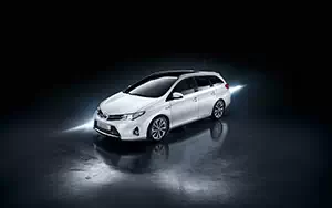   Toyota Auris Touring Sports Hybrid - 2013