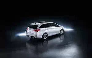   Toyota Auris Touring Sports Hybrid - 2013