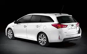   Toyota Auris Touring Sports Hybrid - 2013