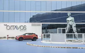   Toyota C-HR Hybrid (Orange) - 2019