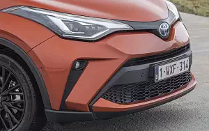   Toyota C-HR Hybrid (Orange) - 2019