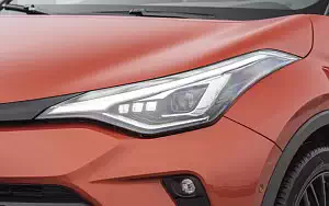   Toyota C-HR Hybrid (Orange) - 2019