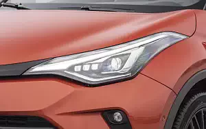   Toyota C-HR Hybrid (Orange) - 2019