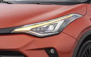   Toyota C-HR Hybrid (Orange) - 2019
