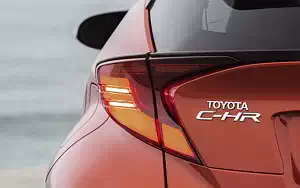   Toyota C-HR Hybrid (Orange) - 2019