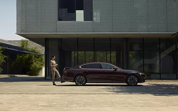   Volvo S90 T8 Recharge China-spec - 2025