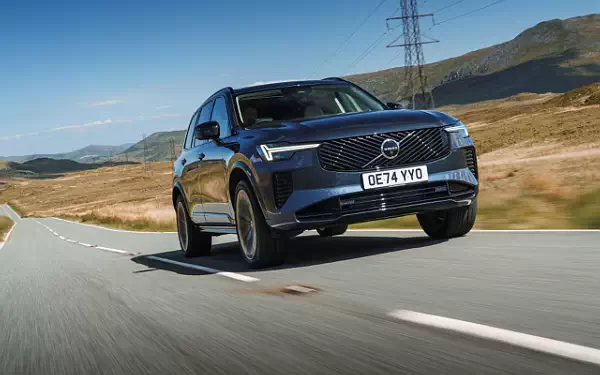   Volvo XC90 T8 Recharge AWD UK-spec - 2024