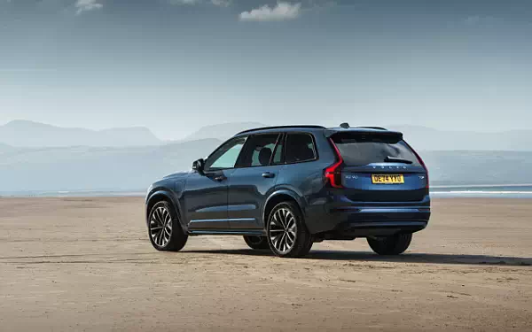   Volvo XC90 T8 Recharge AWD UK-spec - 2024
