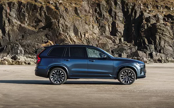   Volvo XC90 T8 Recharge AWD UK-spec - 2024