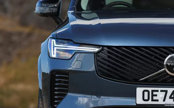   Volvo XC90 T8 Recharge AWD UK-spec - 2024