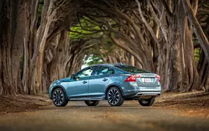   Volvo S60 T5 AWD Cross Country US-spec - 2016