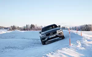   Volvo V60 T5 Cross Country - 2019