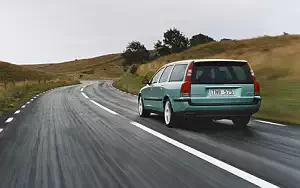   Volvo V70 R - 2004