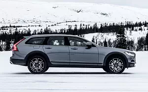   Volvo V90 D5 Cross Country - 2017