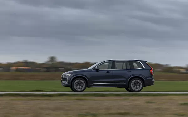   Volvo XC90 B5 AWD - 2024