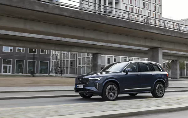   Volvo XC90 B5 AWD - 2024