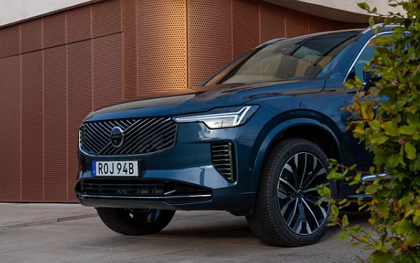   Volvo XC90 B5 AWD - 2024