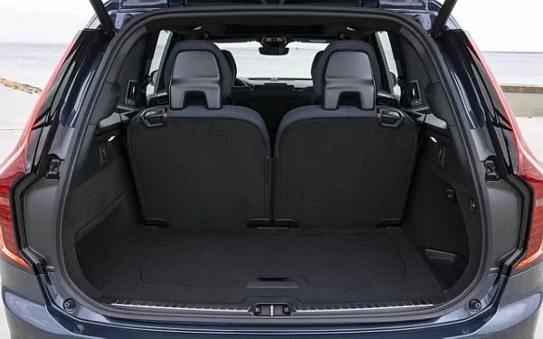   Volvo XC90 B5 AWD - 2024