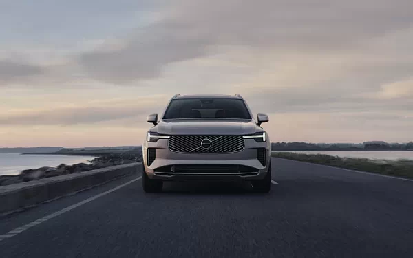   Volvo XC90 T8 Recharge AWD - 2024