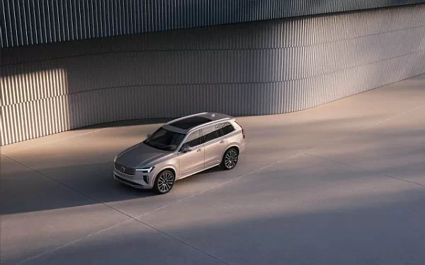   Volvo XC90 T8 Recharge AWD - 2024