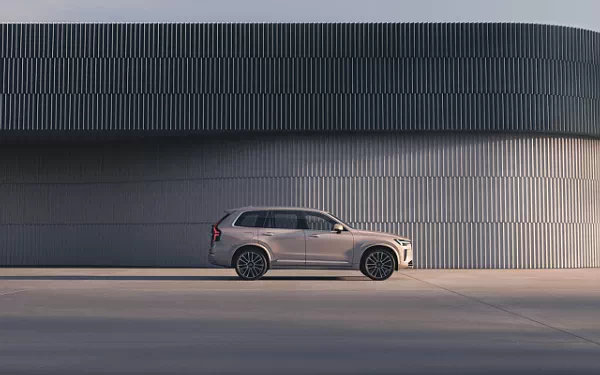   Volvo XC90 T8 Recharge AWD - 2024