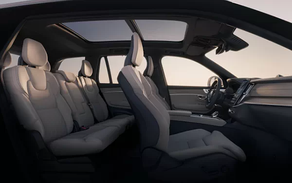   Volvo XC90 T8 Recharge AWD - 2024