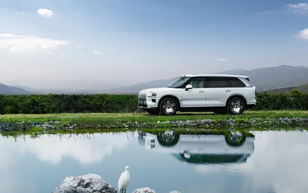   Zeekr 9X (White) - 2025